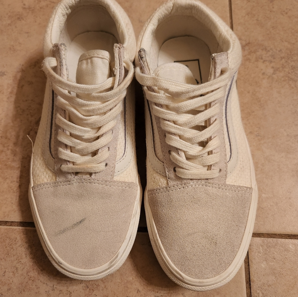 Vans - Picture 2 of 8